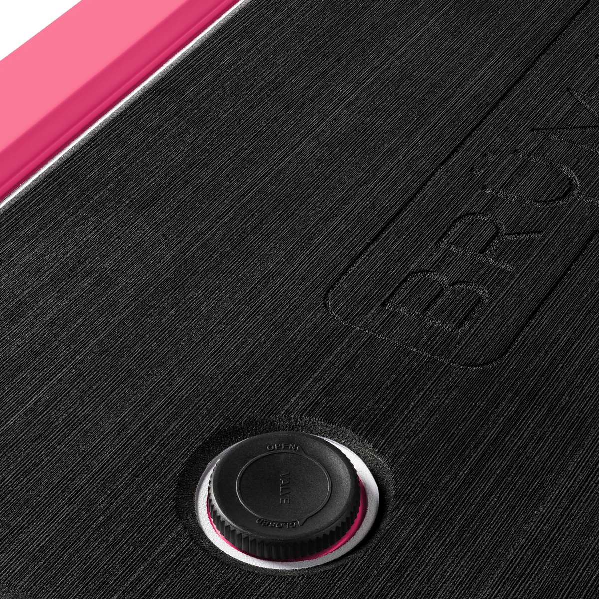 brutank-j0 brutank-55qt-neonpink-vent.png